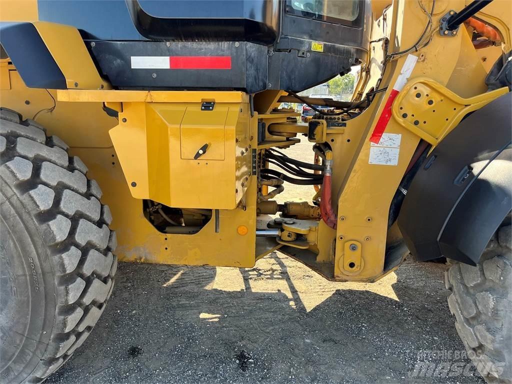CAT 938M Chargeuse sur pneus