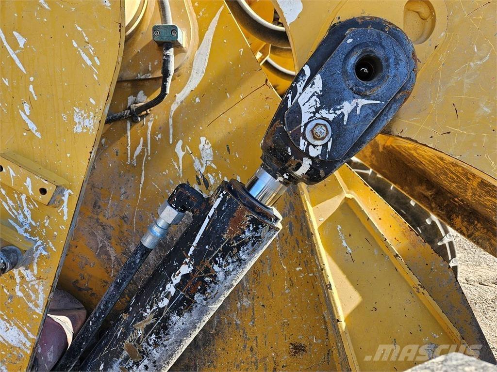 CAT 938M Chargeuse sur pneus