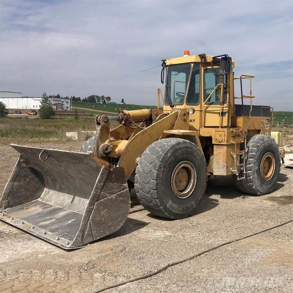 CAT 966D Chargeuse sur pneus