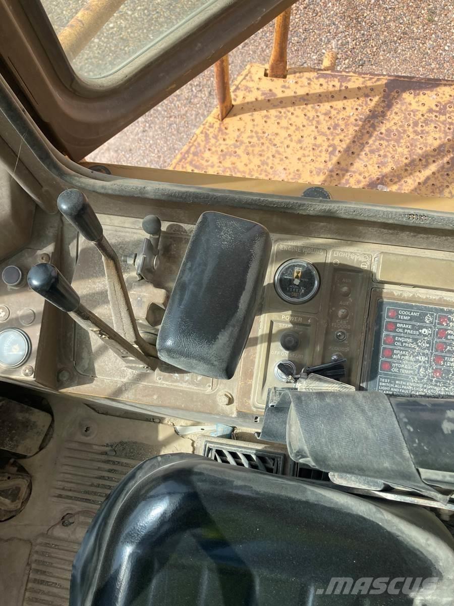 CAT 966D Chargeuse sur pneus