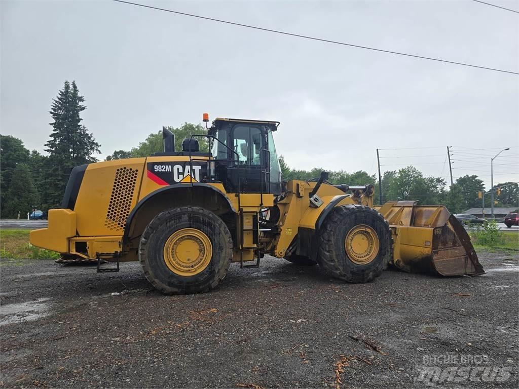 CAT 982M Chargeuse sur pneus