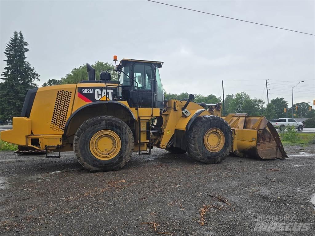 CAT 982M Chargeuse sur pneus