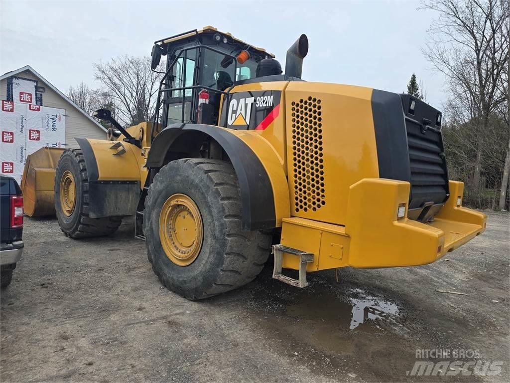 CAT 982M Chargeuse sur pneus