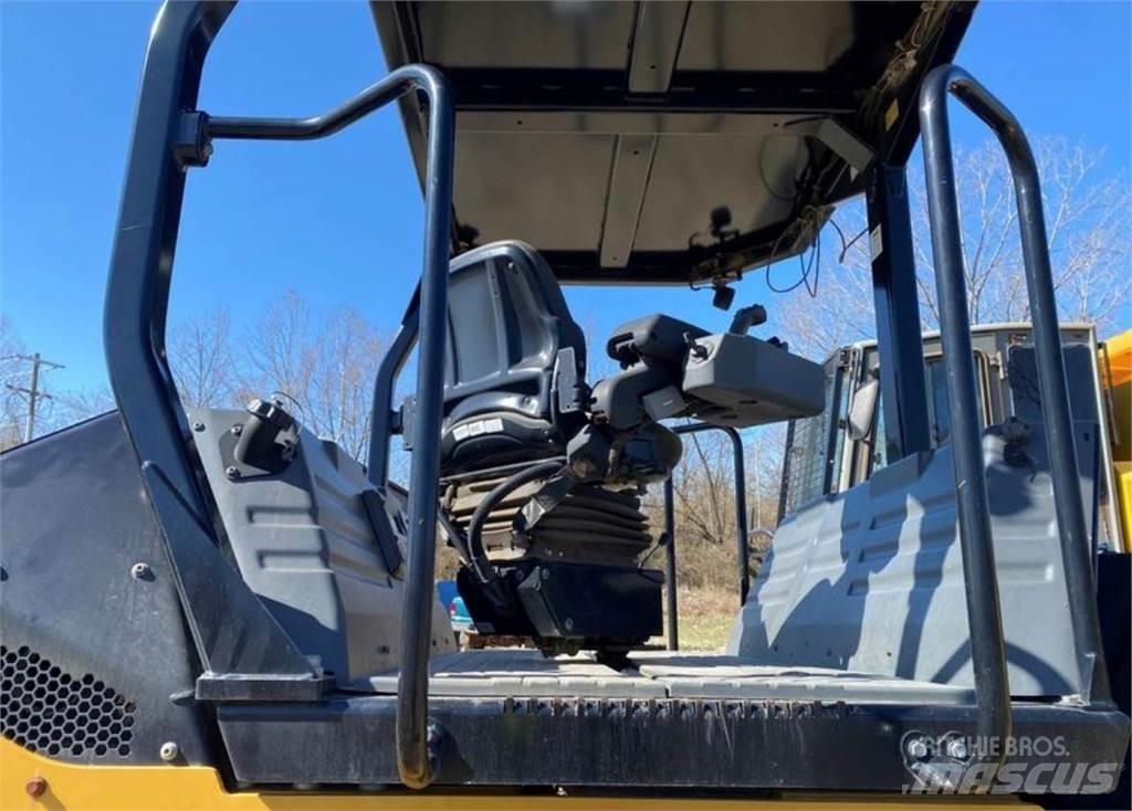 CAT CB15 Rouleaux monocylindre