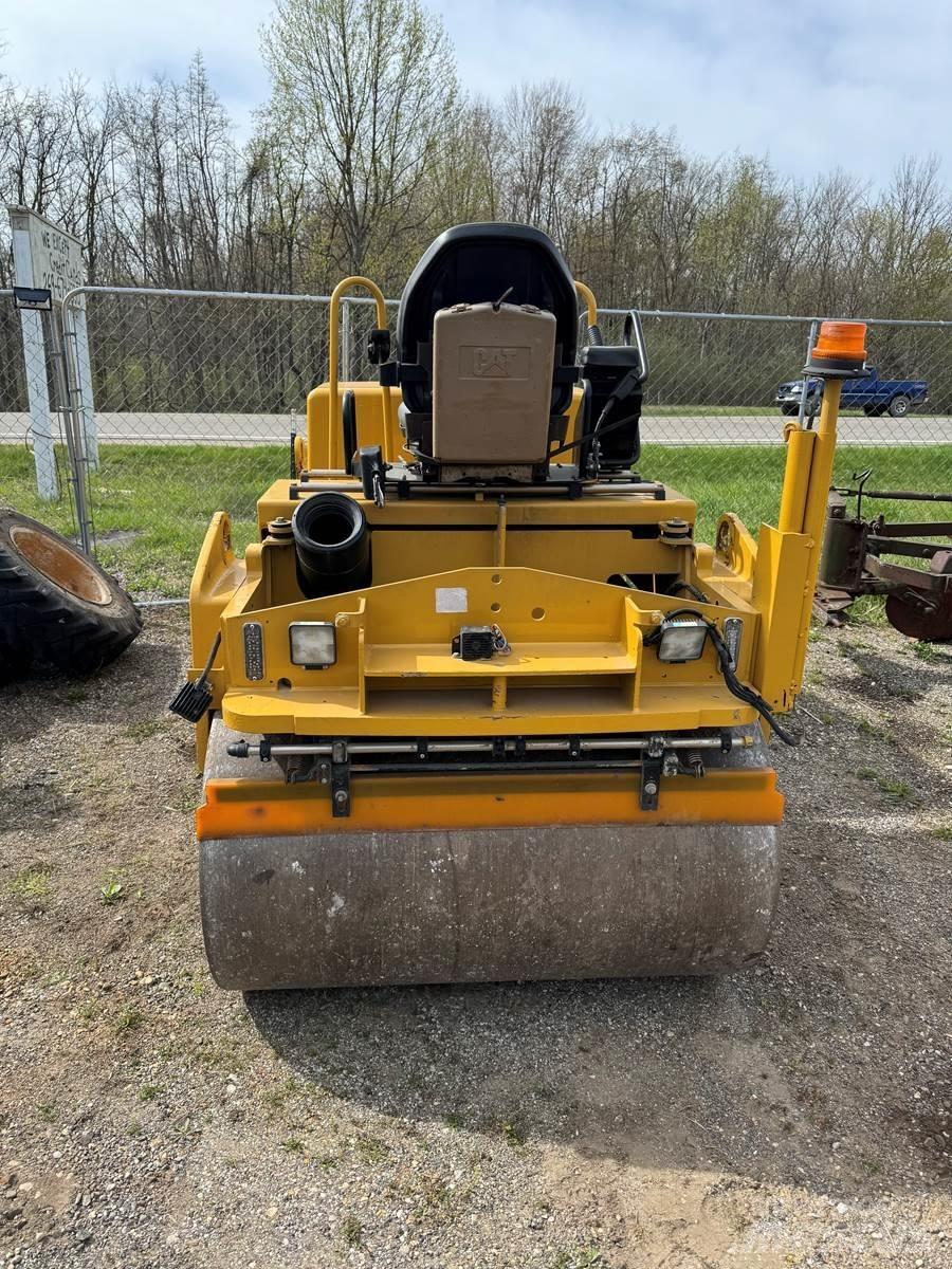 CAT CB34 Finisseur
