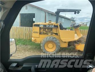 CAT CP323C Compacteur de sol