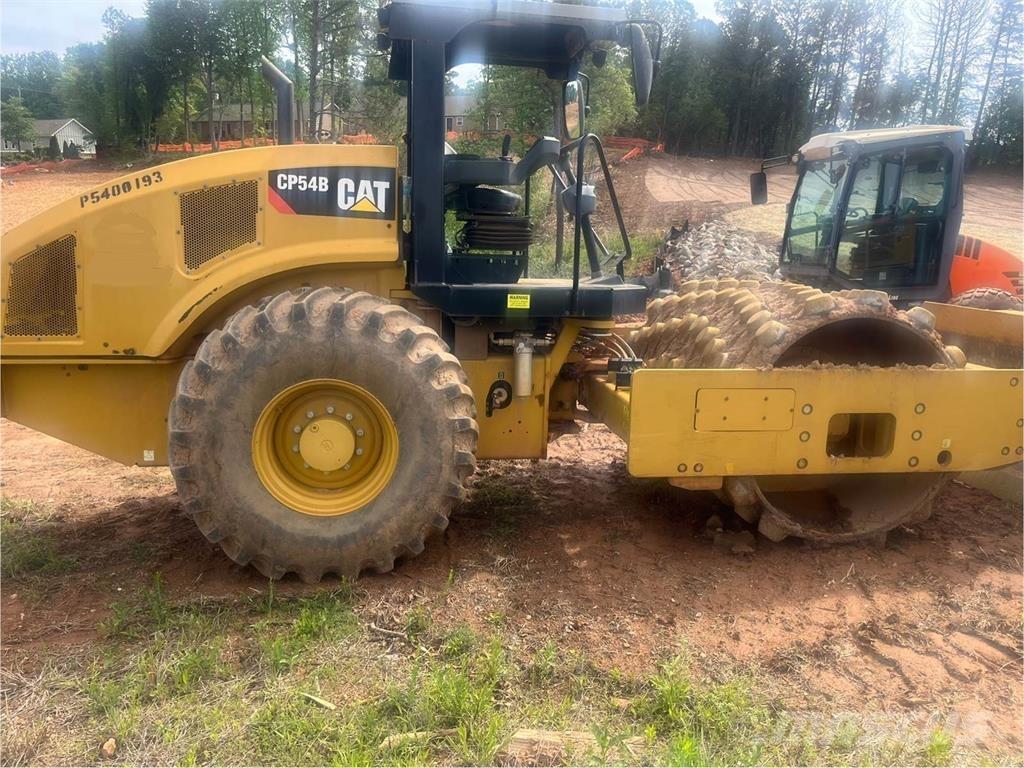 CAT CP54B Compacteur de sol