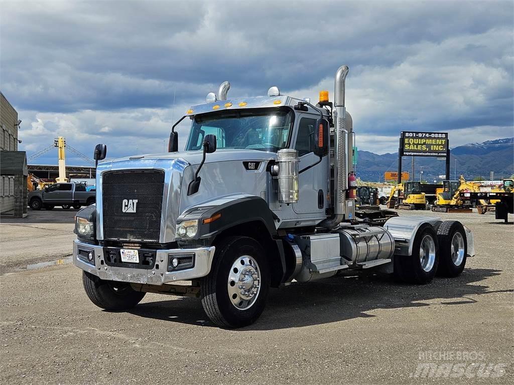 CAT CT680L Tracteur routier