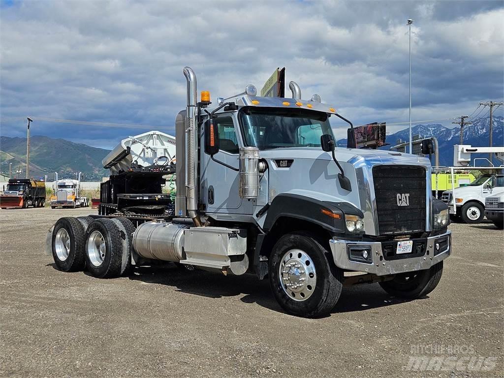 CAT CT680L Tracteur routier