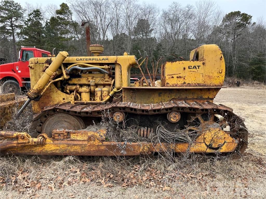 CAT D6 Bouteurs sur chenilles