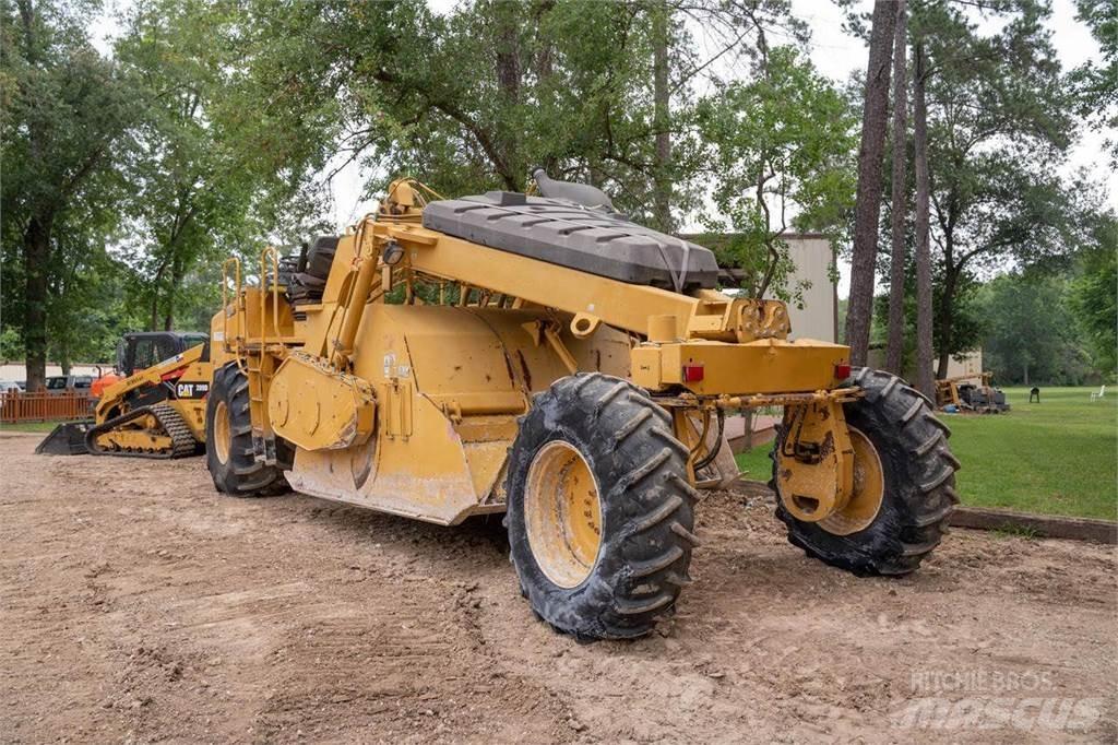 CAT RM300 Compacteur de sol
