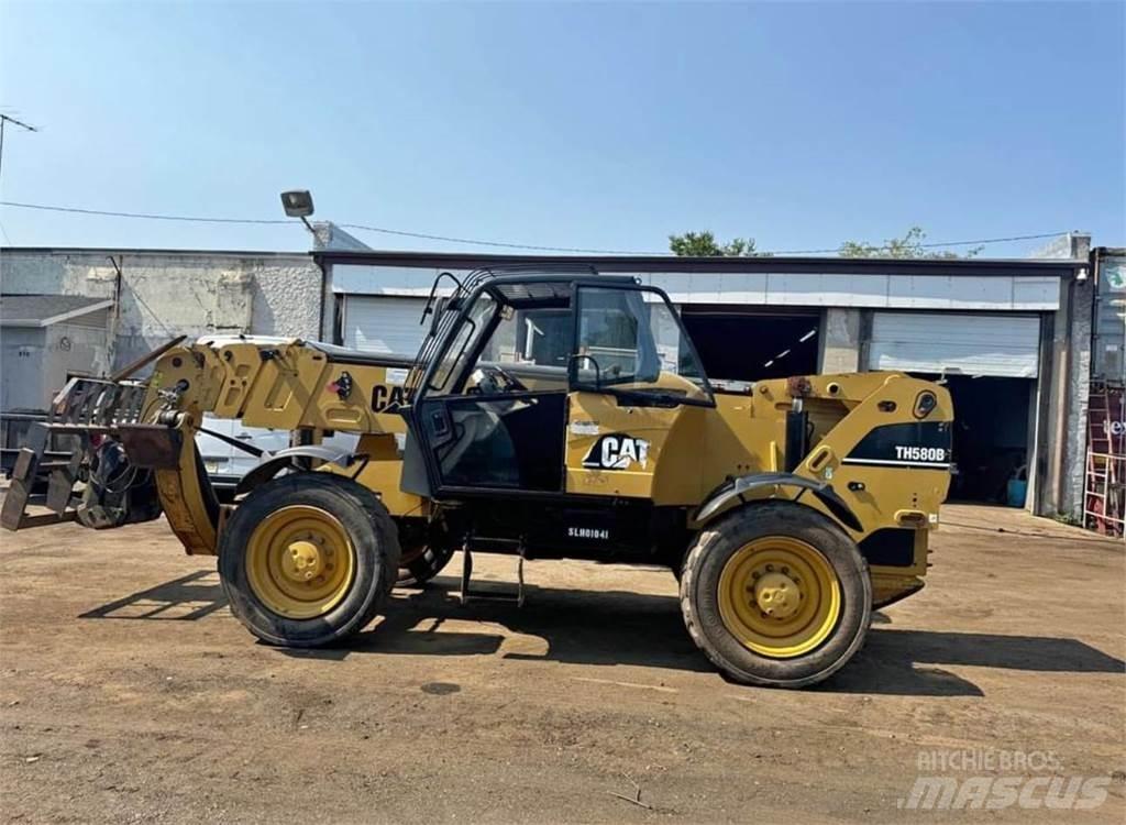 CAT TH580B Chariot télescopique