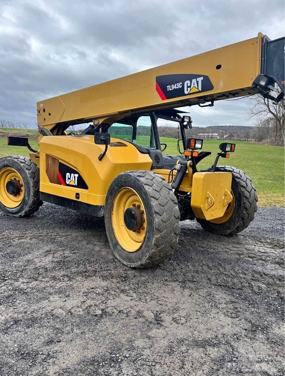 CAT TL943C Chariot télescopique