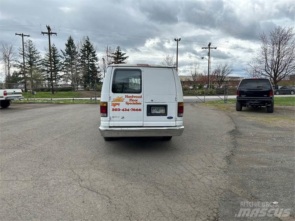Ford E-250 Mini-bus