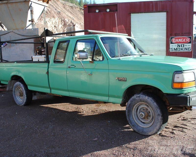 Ford F-250 Utilitaire benne