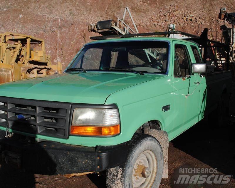 Ford F-250 Utilitaire benne