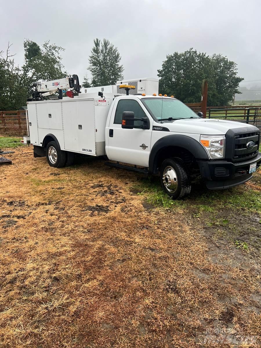 Ford F - 550 Camions et véhicules municipaux