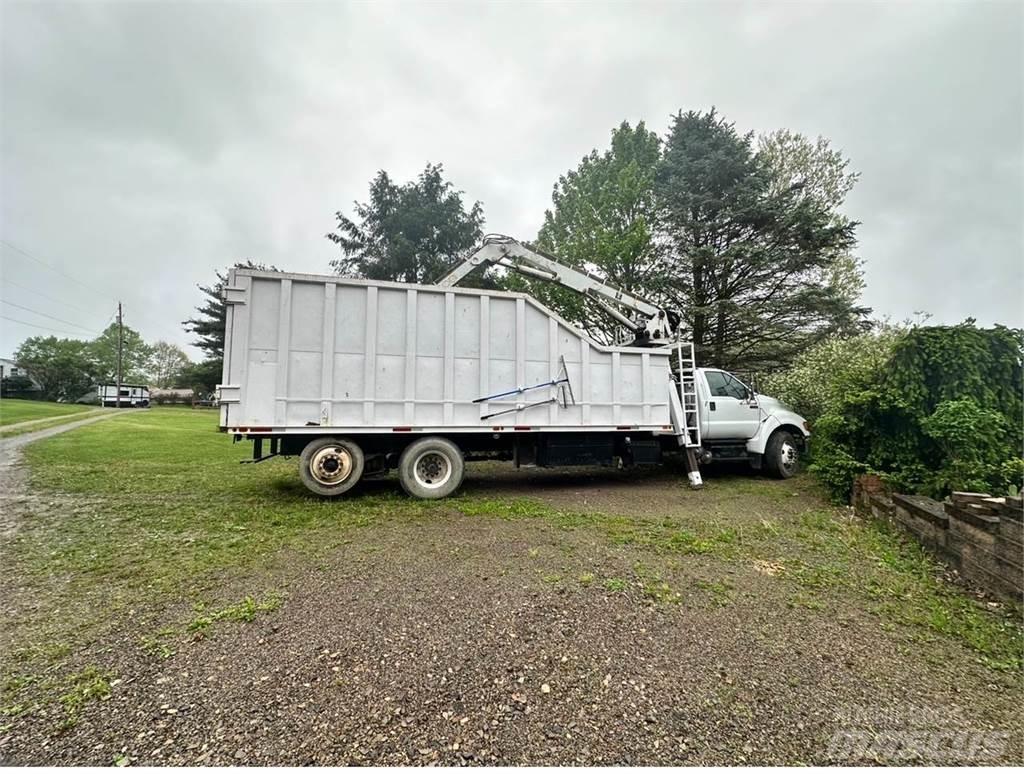 Ford F-750 Camion plateau ridelle avec grue