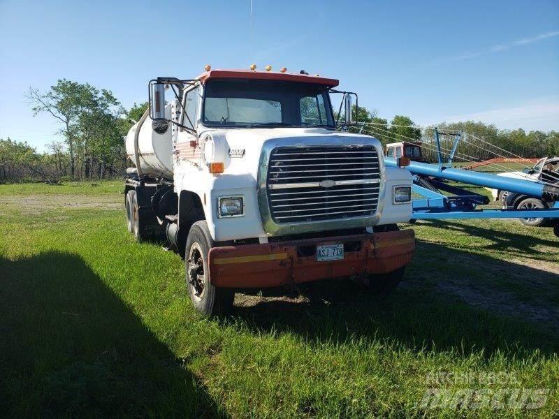 Ford L8000 Motrici cisterna