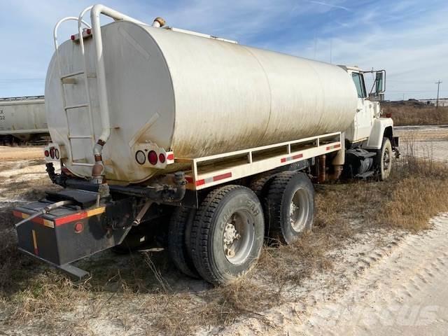 Ford L9000 Motrici cisterna