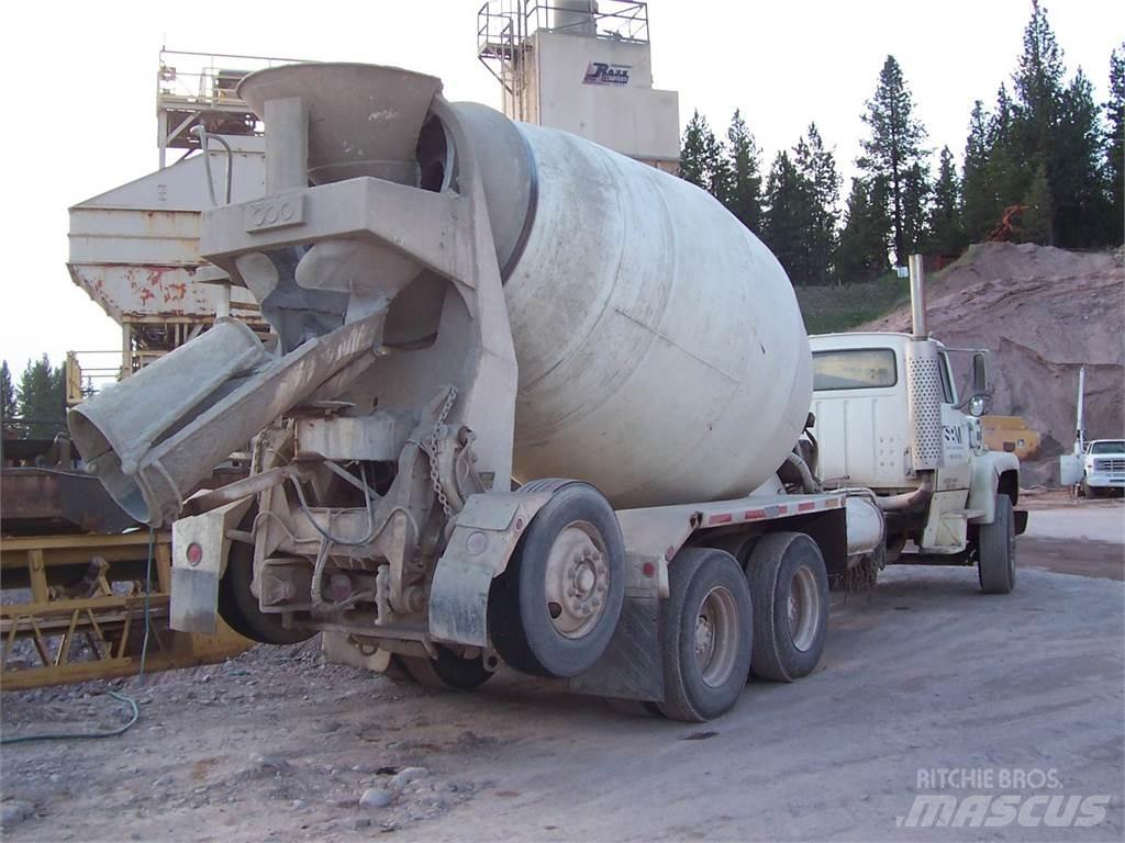 Ford LT9000 Camion malaxeur