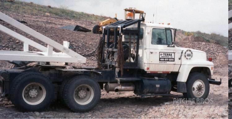 Ford LT9000 Camion treuil