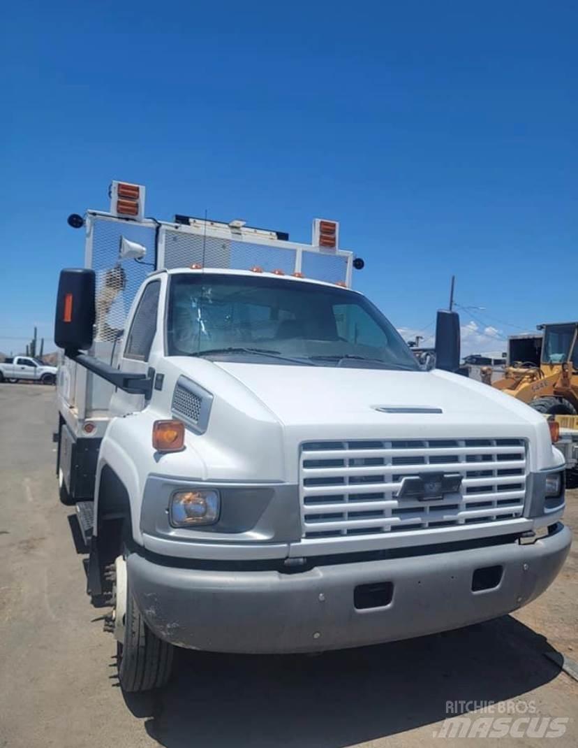 GMC 5500 Camion plateau ridelle avec grue