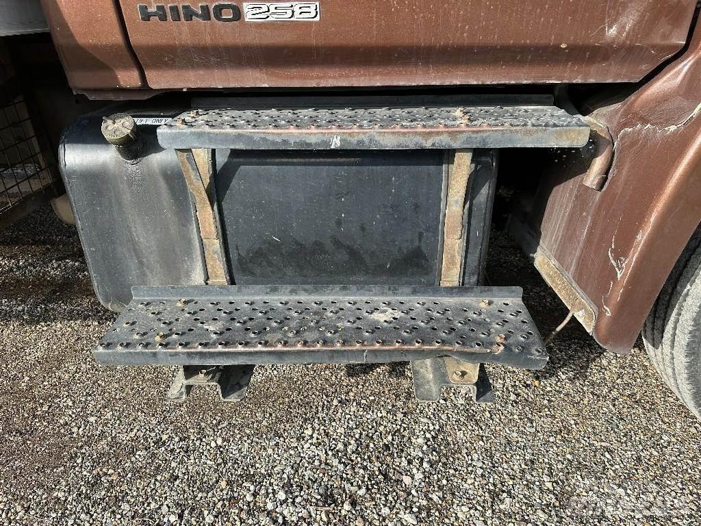 Hino 238 Motrici cisterna