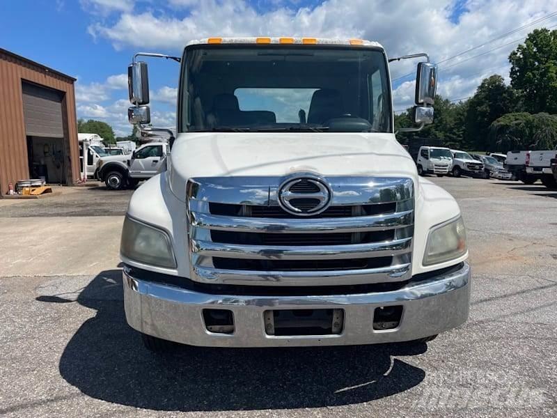 Hino 258 Camion porte engin