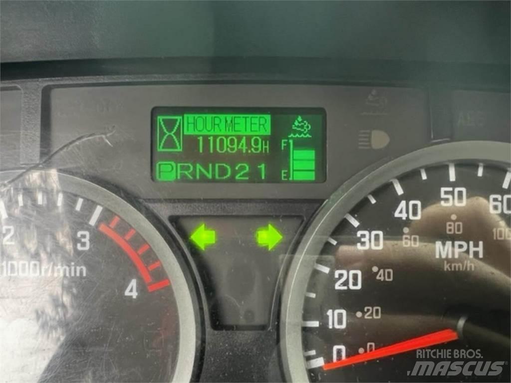Isuzu NPR Motrici cisterna