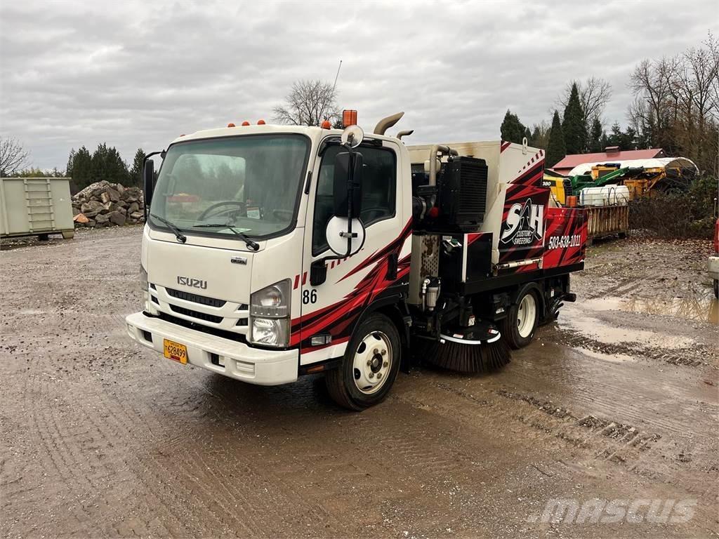 Isuzu NPR Balayeuse / Autolaveuse