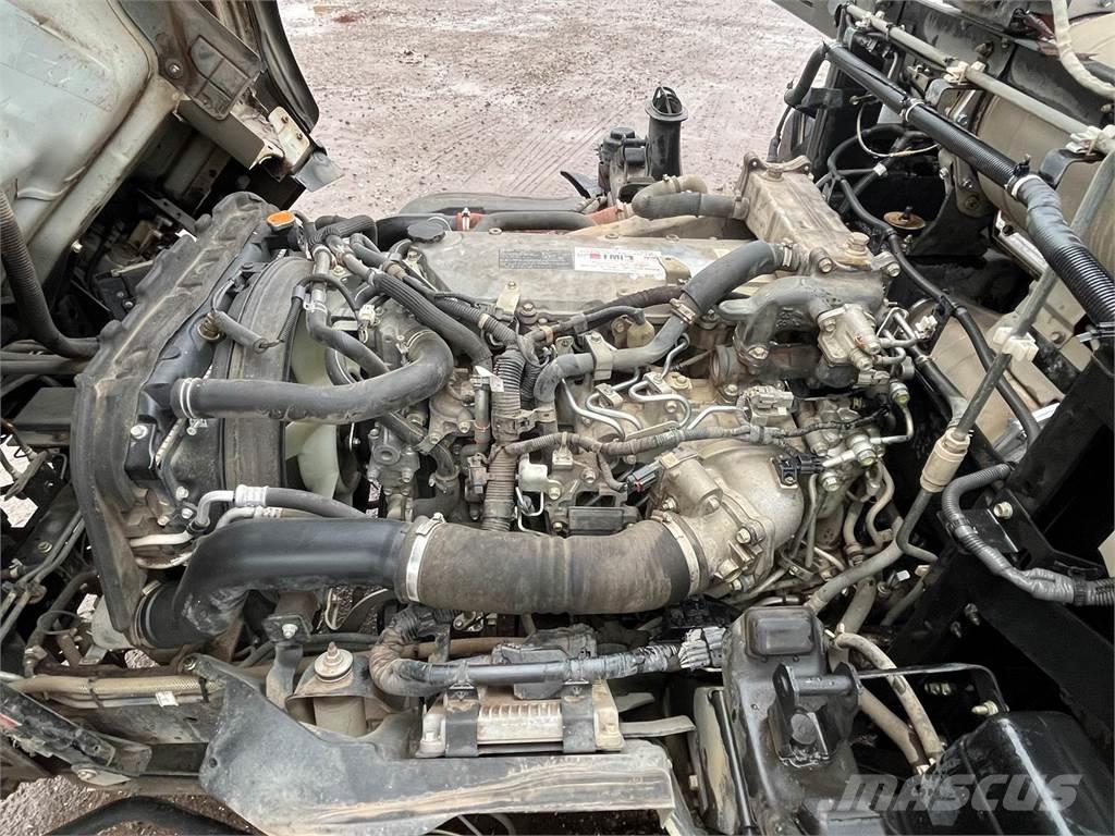 Isuzu NPR Balayeuse / Autolaveuse