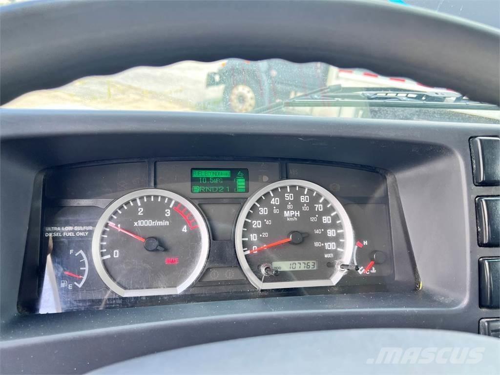Isuzu NRR Camion Fourgon