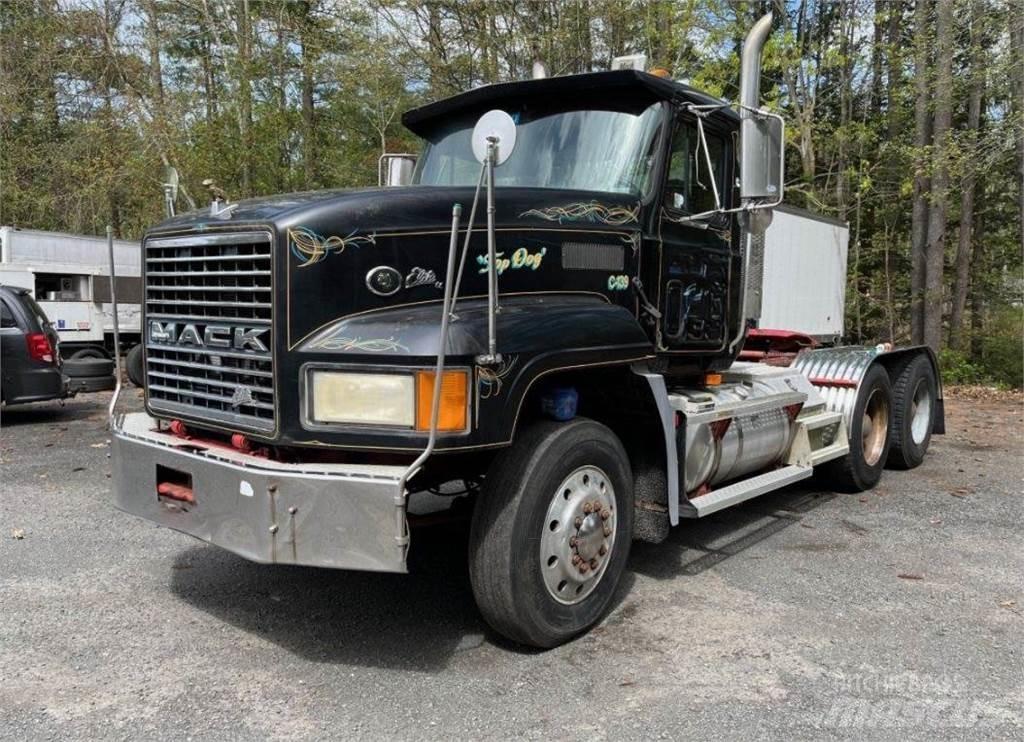 Mack CL733 Tracteur routier