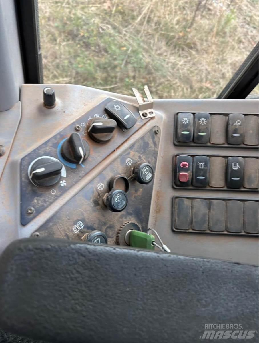 Volvo G946 Niveleuse