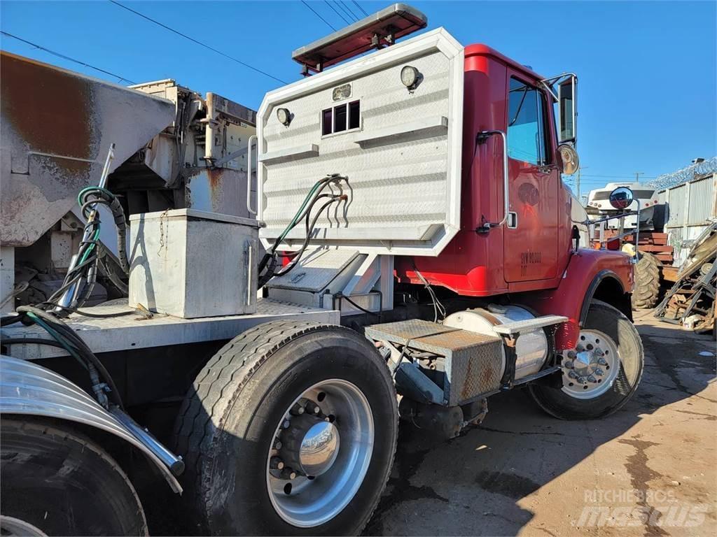 Volvo WG64 Tracteur routier