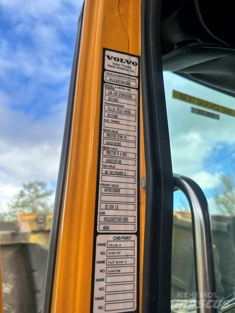 Volvo WG64 Camion benne