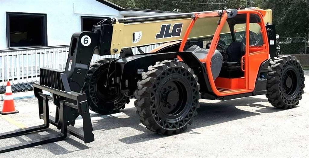 JLG 642 Chariot télescopique