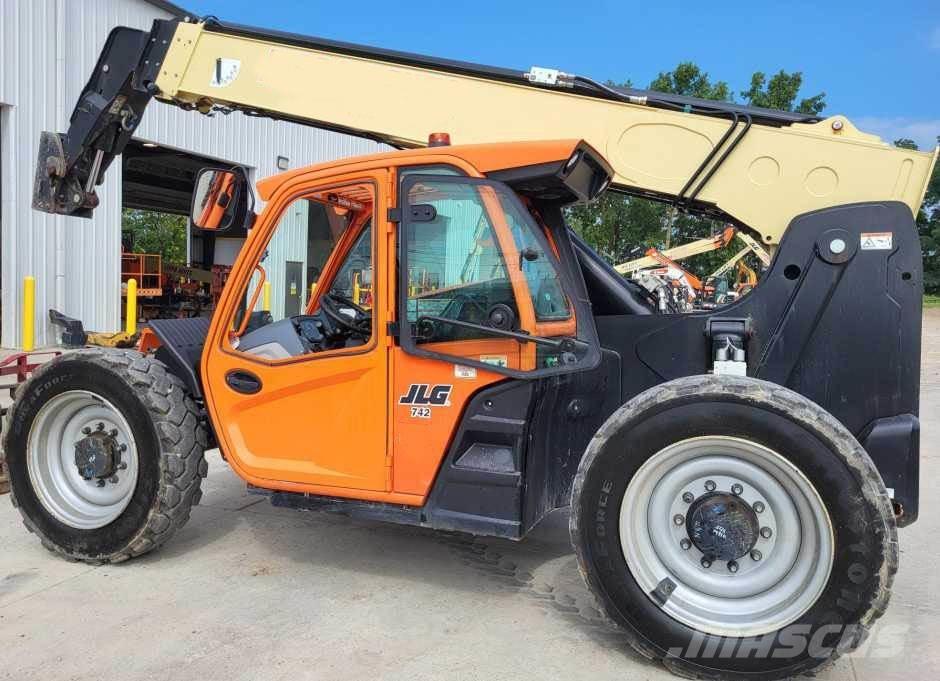 JLG 742 Chariot télescopique