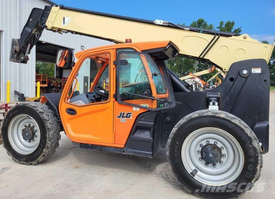 JLG 742 Chariot télescopique