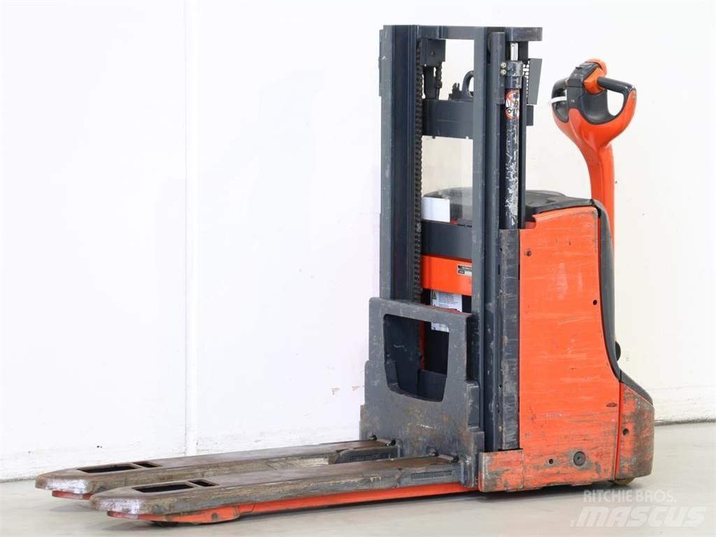 Linde D06/1160 Gerbeur accompagnant