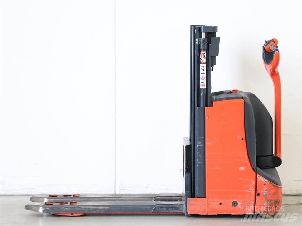 Linde D06/1160-00 Gerbeur accompagnant