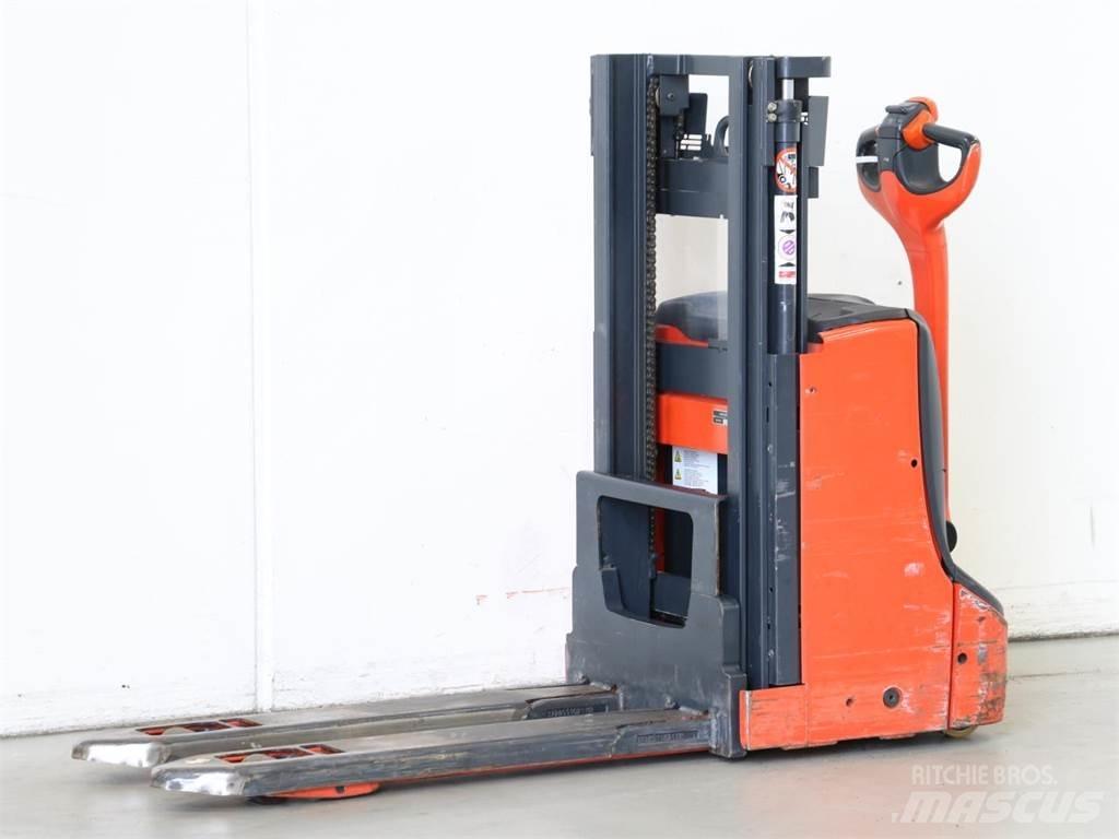 Linde D06/1160-00 Gerbeur accompagnant