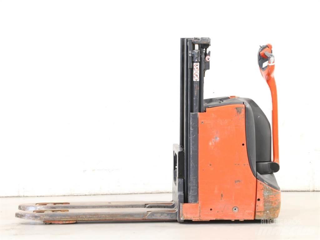 Linde D08/1160-00 Gerbeur accompagnant