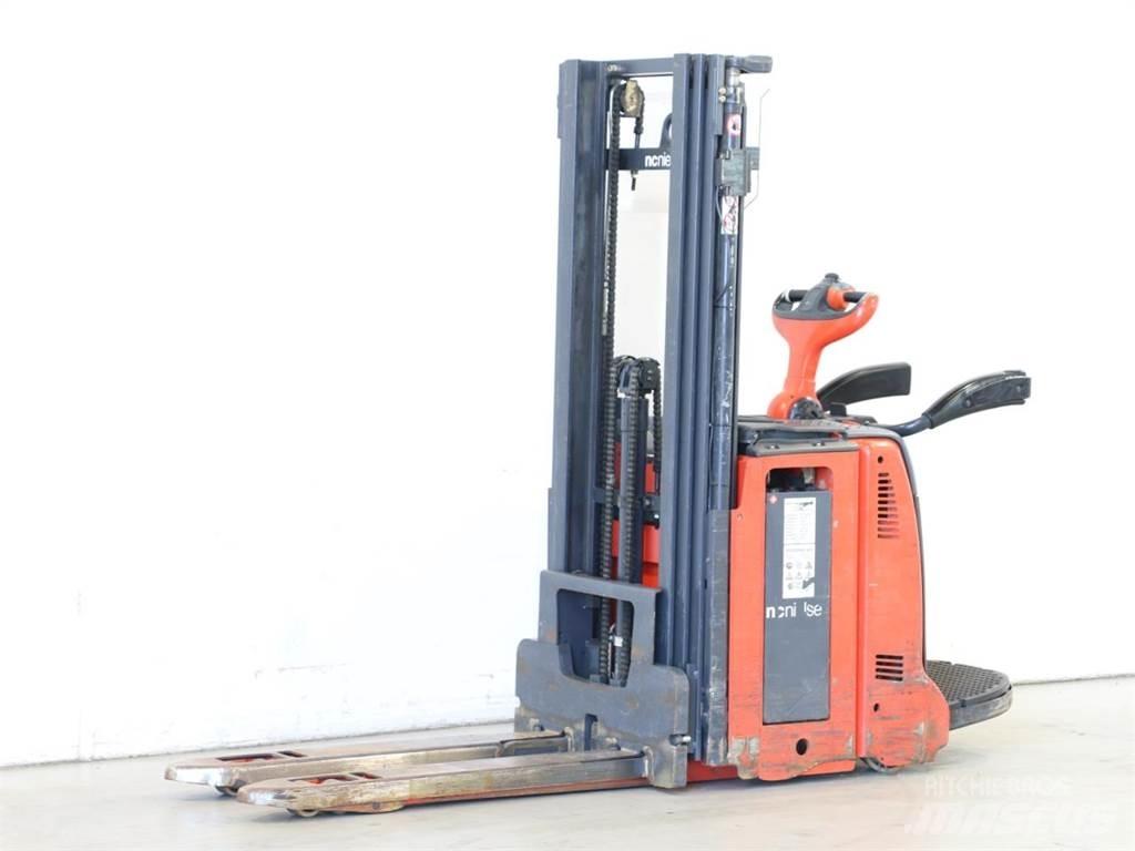 Linde D12AP/133 Gerbeur accompagnant