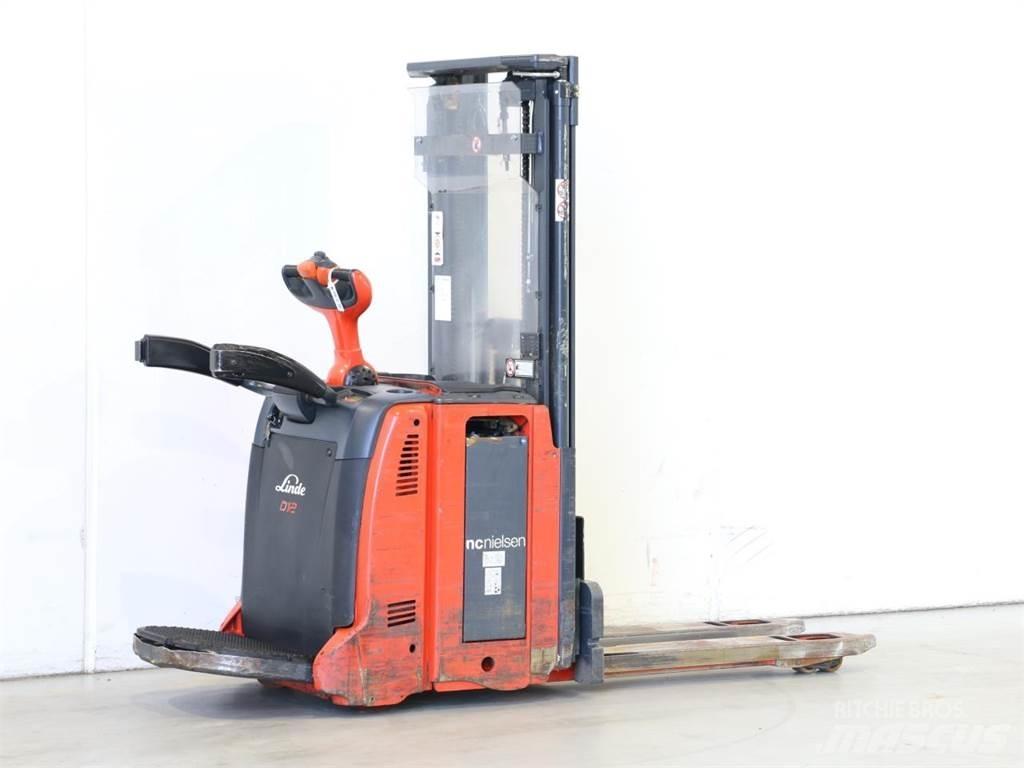 Linde D12AP/133 Gerbeur accompagnant