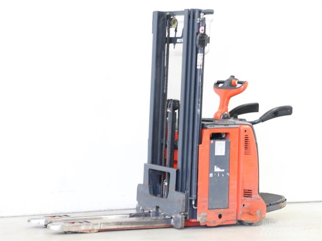 Linde D12AP/133 Gerbeur accompagnant