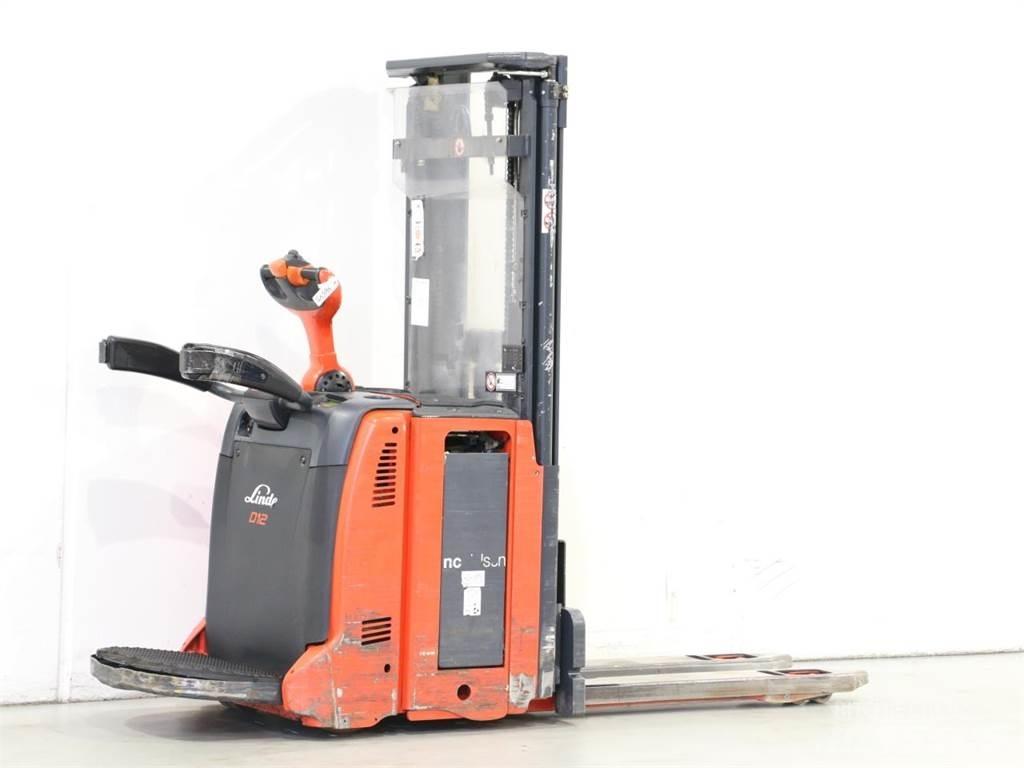 Linde D12AP/133 Gerbeur accompagnant