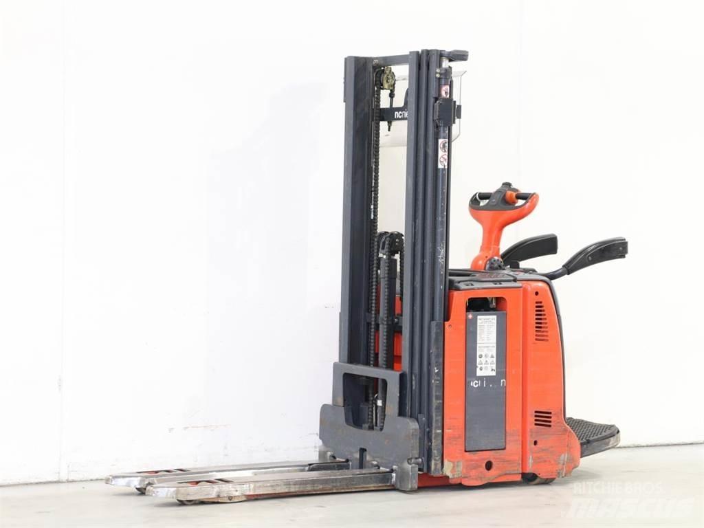 Linde D12AP/133 Gerbeur accompagnant