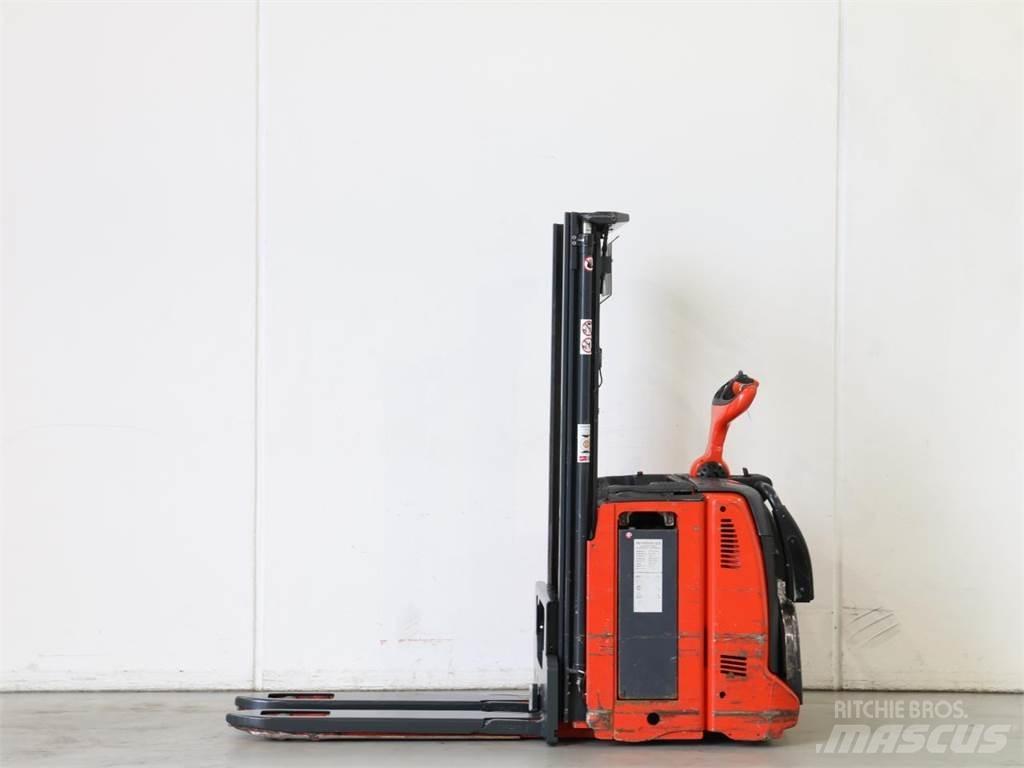 Linde D12AP/133 Gerbeur accompagnant